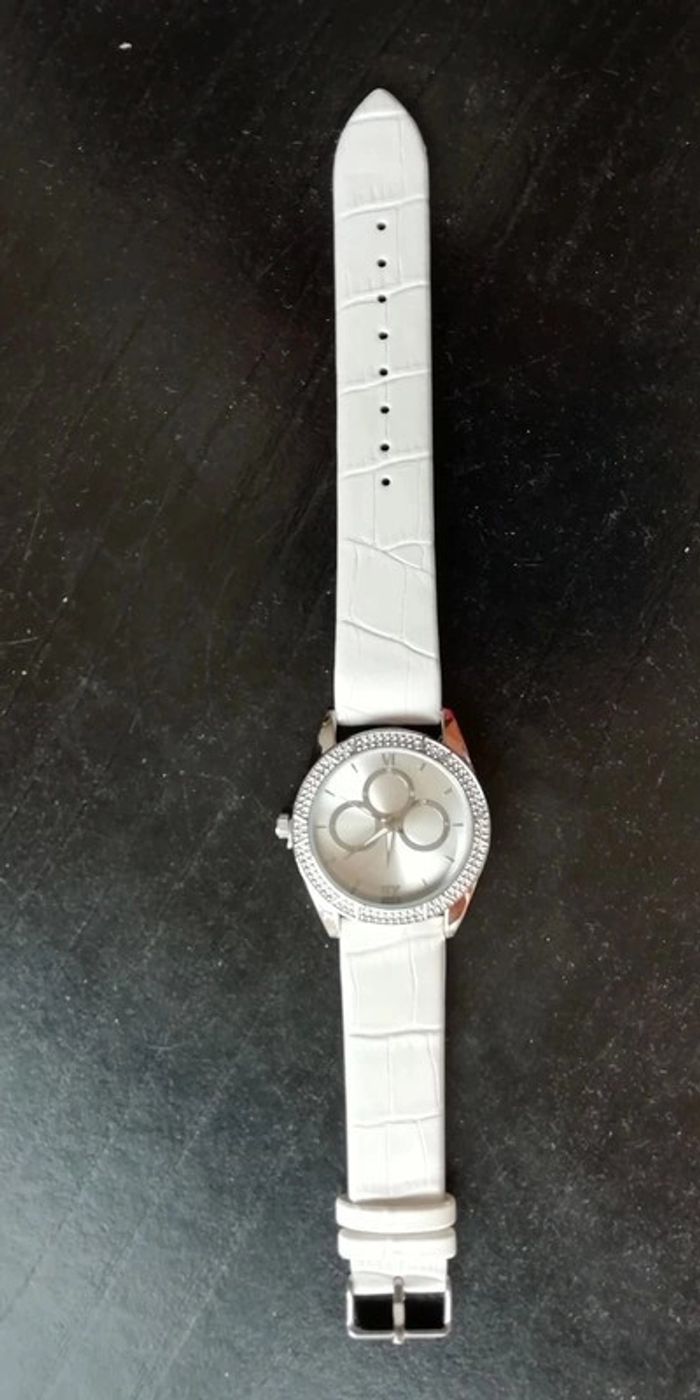 Jolie montre neuve - idée cadeau - photo numéro 2