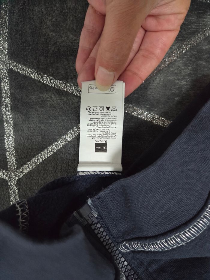 Veste à capuche 5 ans - photo numéro 5