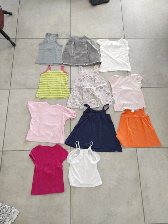 Lot de 11 tee shirts et débardeurs 5 ans - photo numéro 2