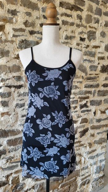 Robe courte noire et grise motifs roses Taille 34/36