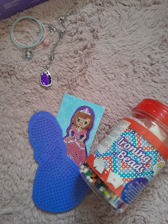 Lot  princesse Sofia disney 🎄 jeu, livre, coffret 3dvd, bijoux et perles - photo numéro 6