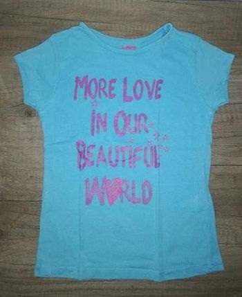 T shirt bleu 4 ans " More love in our beautiful world " In extenso #Fille4ans