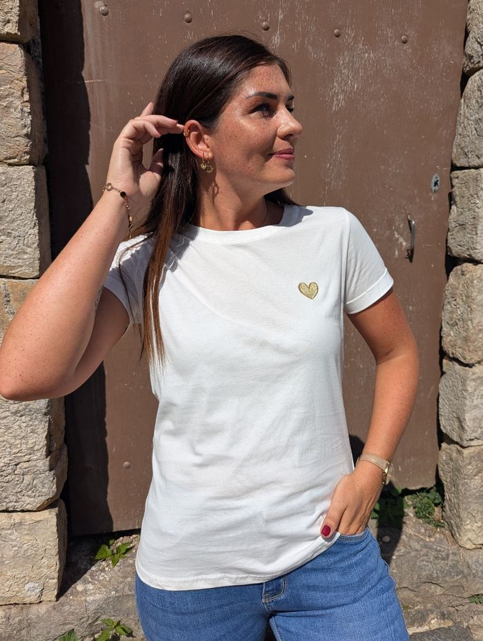 T-shirt blanc avec Coeur doré
Taille S/M - photo numéro 4