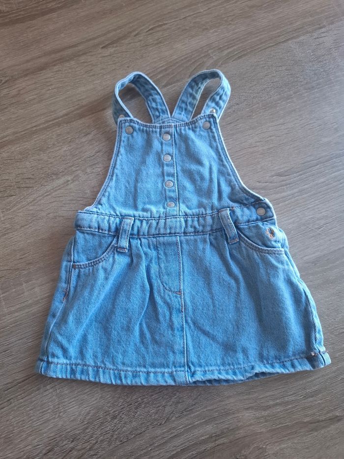 Jolie salopette fille taille12mois. Très bon état. Marque obaibi
