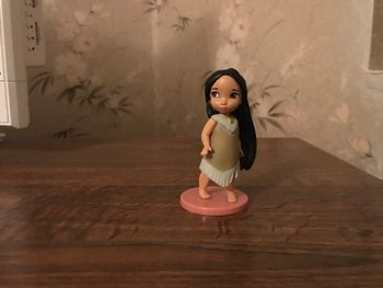 Figurine pocahontas enfant