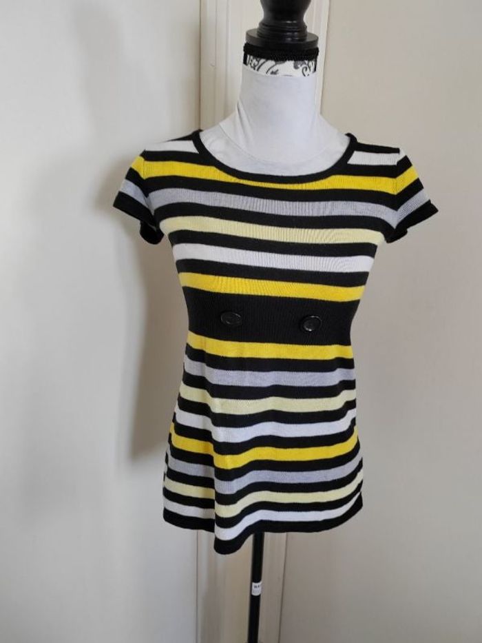 Haut noir, jaune et blanc