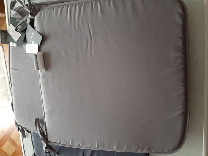 Lot 3 galettes de chaises grises neuves - photo numéro 4