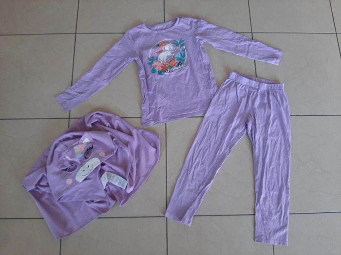 Pyjama 2 pièces + cape 9/10 ans