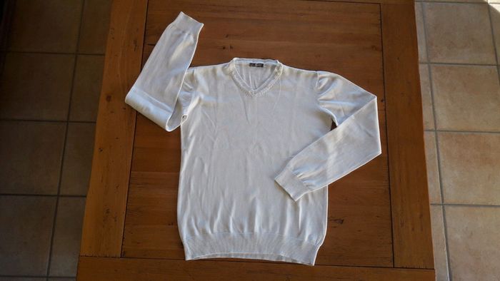 Parfait état : pull blanc 100%coton, col en V, taille M - photo numéro 2