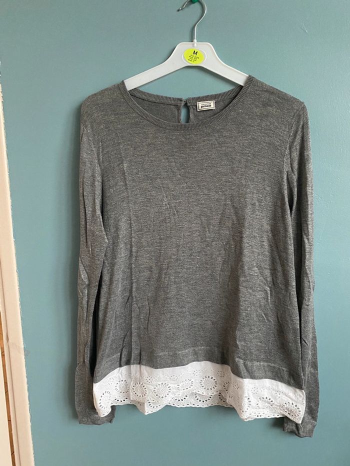 Joli petit pull fin gris avec dentelle pimkie