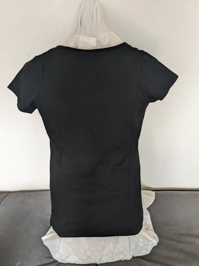 T-shirt Hollister Sortie de collection - Noir/rose/bleu - photo numéro 2