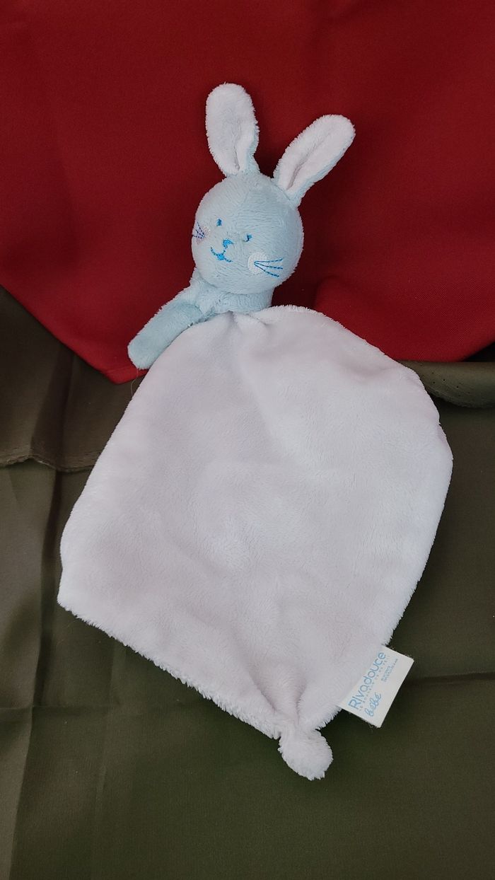 Doudou lapin blanc et bleu - écharpe -rivadouce bébé - photo numéro 2