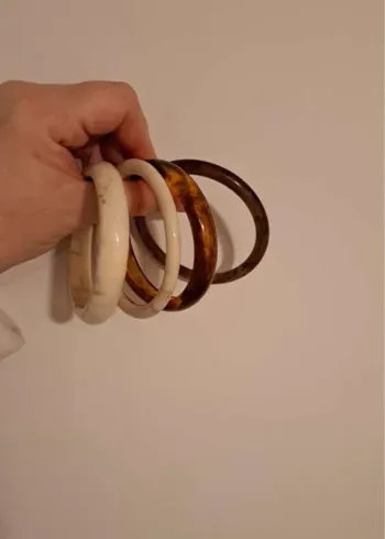 Ensemble de 4 bracelets en résine - Neufs