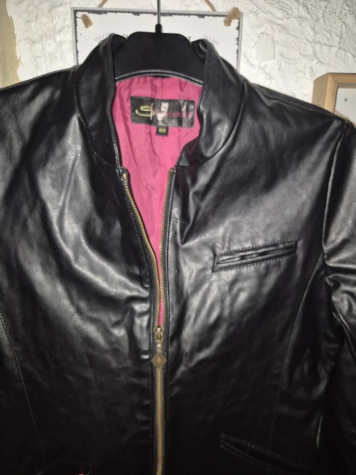Très jolie veste cintrée noire en simili cuir Straboski taille 40 - photo numéro 4