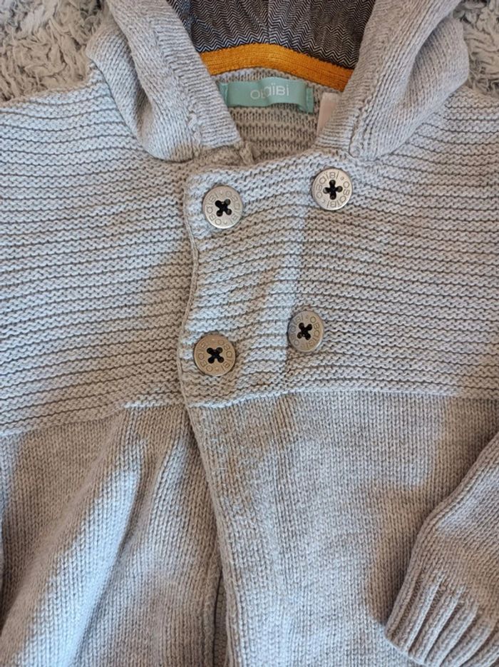 Gilet gris à capuche - photo numéro 3