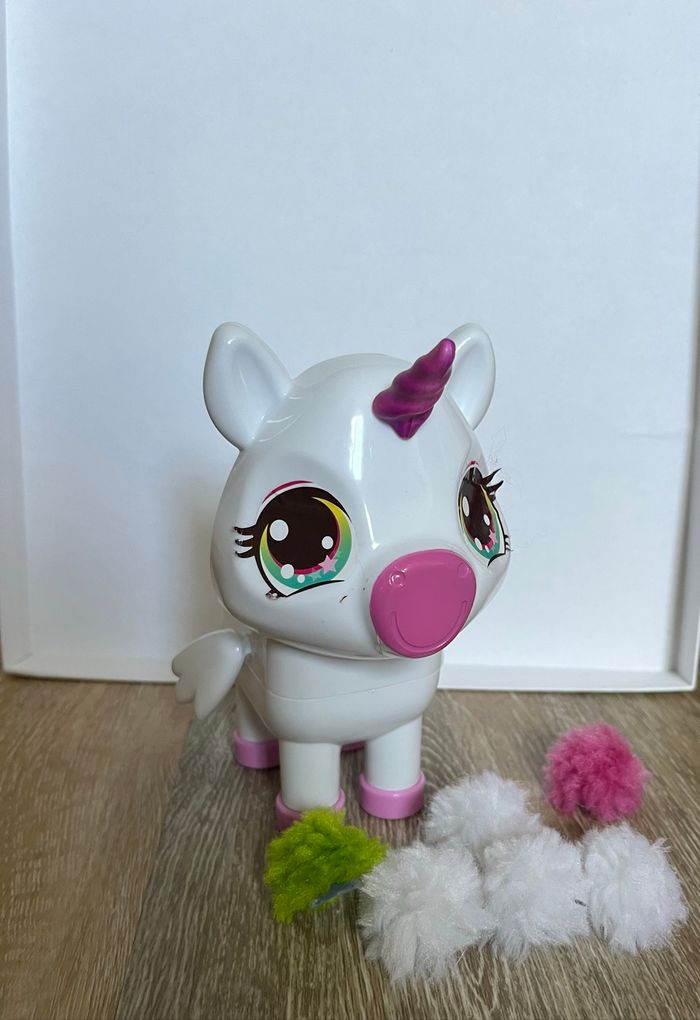 Pompon lovers unicorn