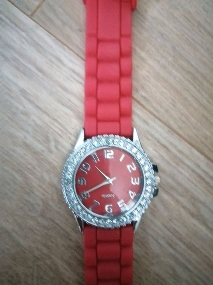 Montre femme rouge - photo numéro 2