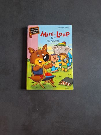 Livre bibliothèque rose Mini Loup fait du cinéma