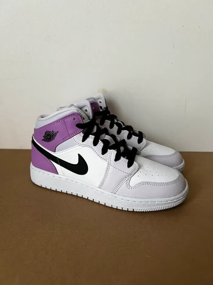 Nike Air Jordan 1 Mid Barely Grape - 38,5