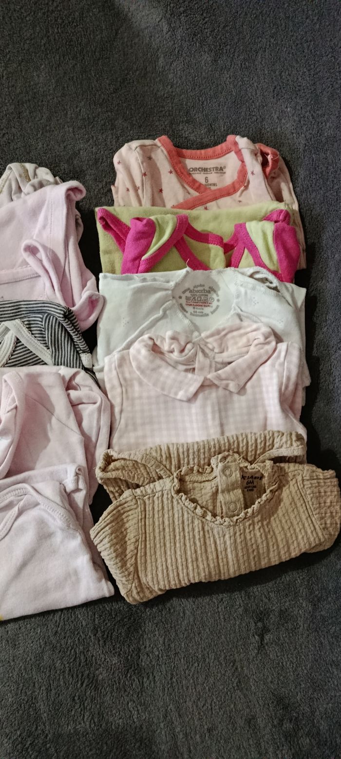 Lot 10 bodies bebe fille 6mois - photo numéro 3