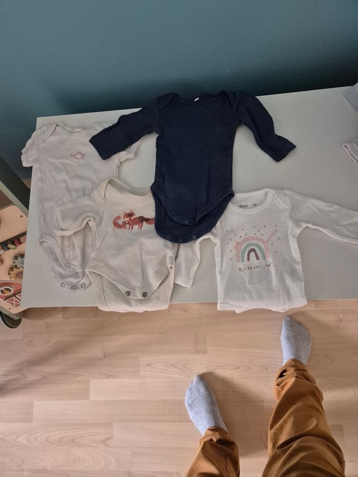 Lot de 4 bodys bébé
