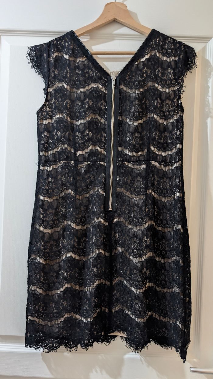 Robe noir beige en dentelle - photo numéro 3