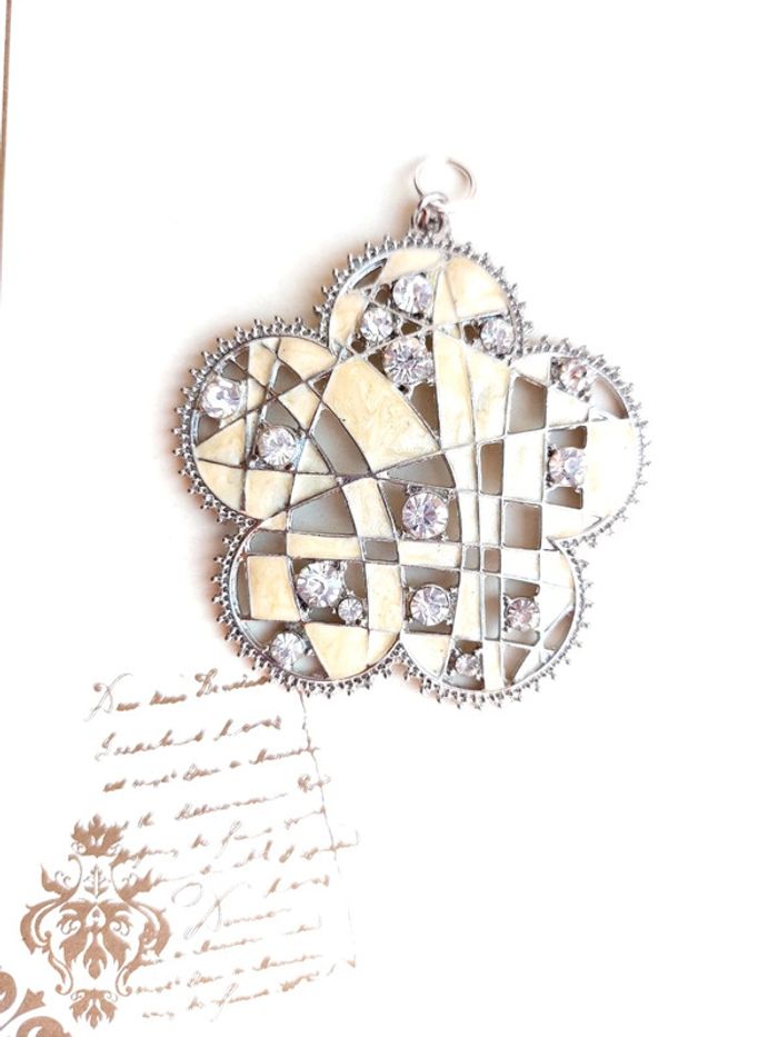 Magnifique pendentif fleurs vintage