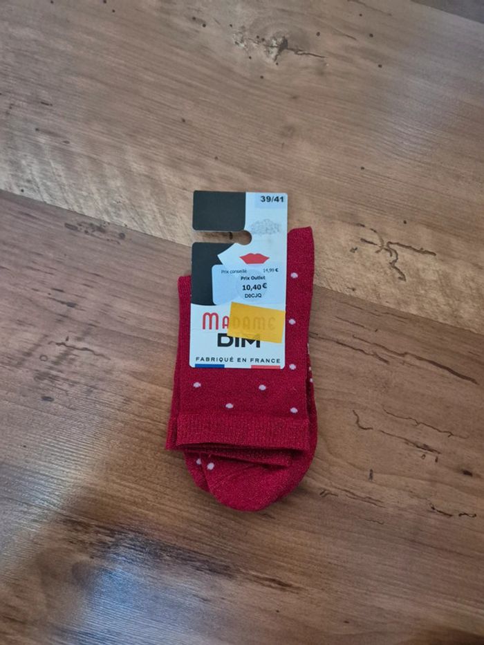 Paire de chaussettes rouge à pois DIM 39/41 neuve