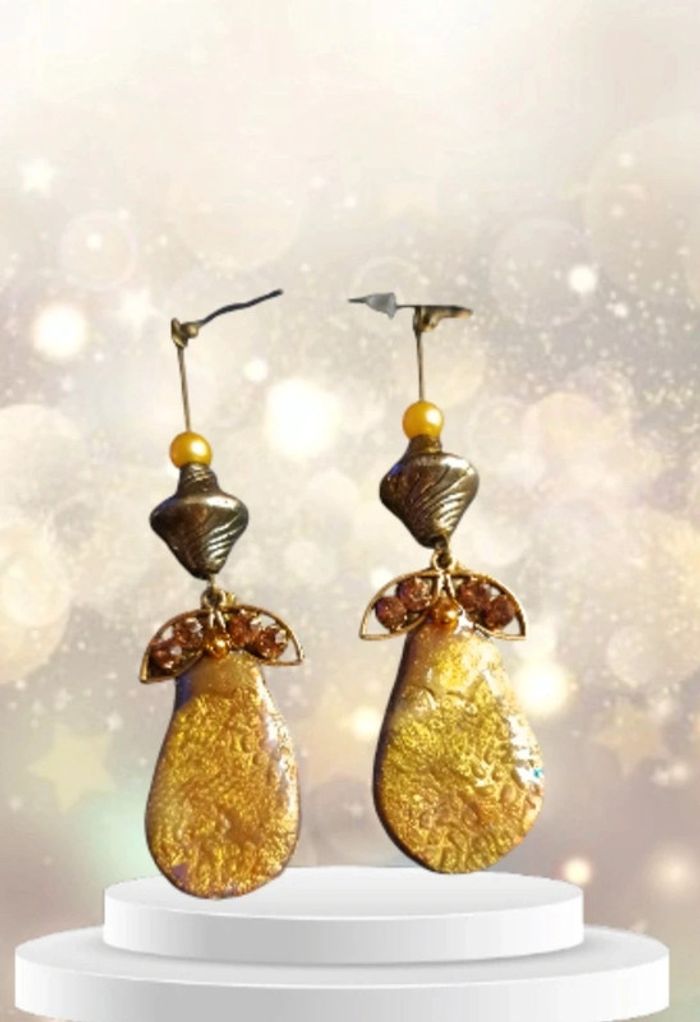 Boucles d'oreilles pendante en résine et pâte polymere - photo numéro 3