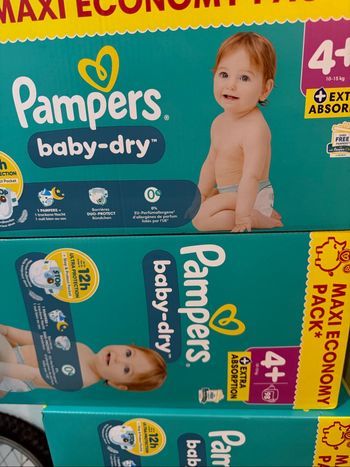 Pampers baby dry taille 4+(10-15) kg