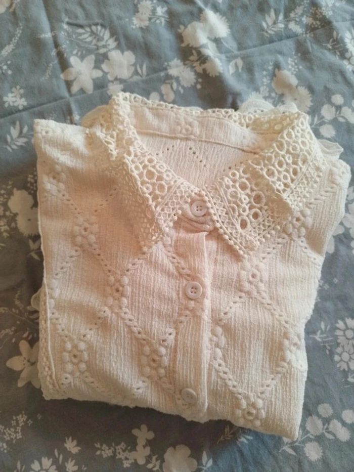 Très jolie chemise détails dentelle Shein taille M - photo numéro 3