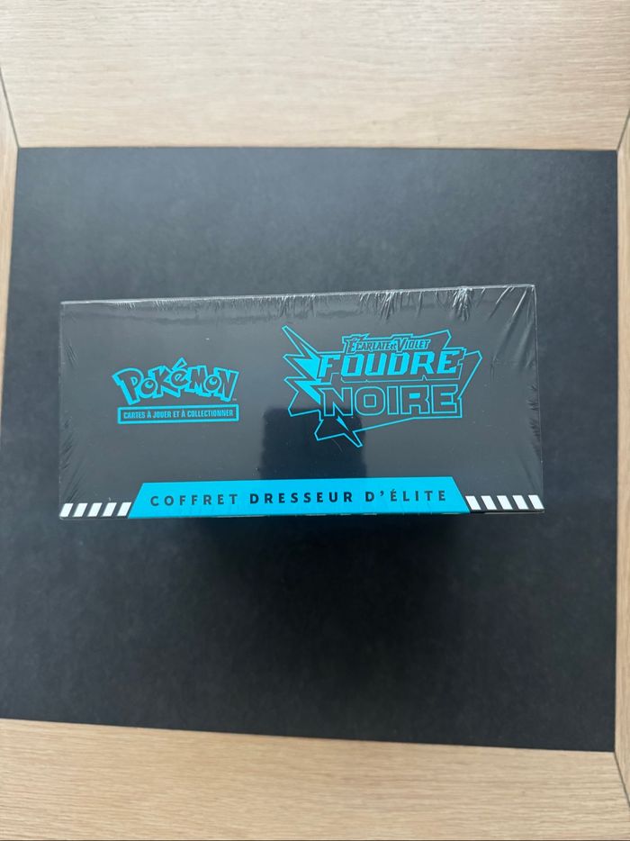 Pokémon Coffret Dresseur Élite (ETB) Foudre Noire Écarlate et Violet EV10.5 Neuf Français - photo numéro 3