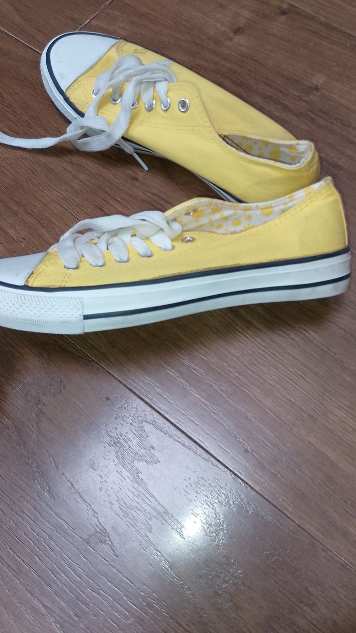 Basket, chaussure style " converse " jaune P. 38 - photo numéro 3