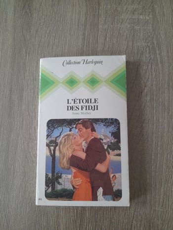 Livre harlequin " L Etoile des Fidji "