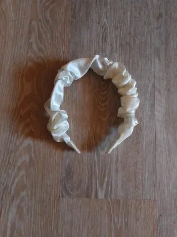 Sere tête femme blanc effet soie