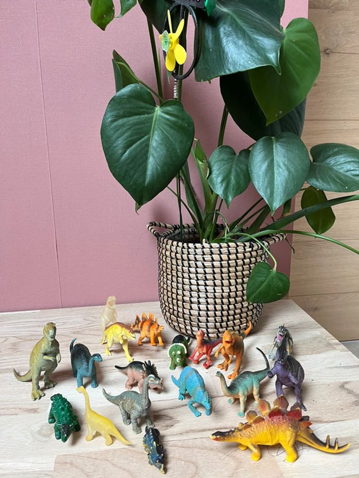 Lot 18 figurines dinosaures / animaux