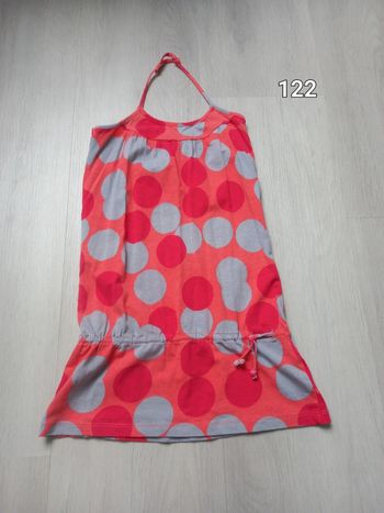 Petite robe taille 122