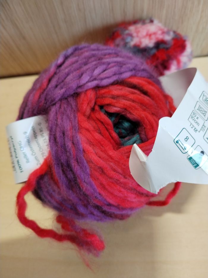 Pelote de laine, spécial Bonnet avec son Pompon assorti - photo numéro 4