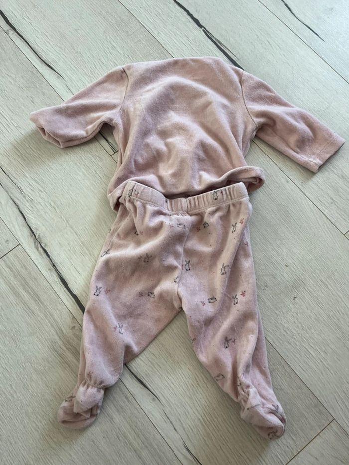 Pyjamas bebe taille 6 mois en 2 pièces - photo numéro 2