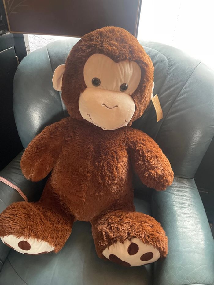 Grosse peluche singe