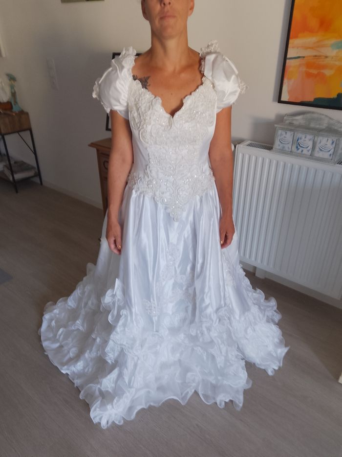 Robe de mariée blanche avec traîne '' Sarah'' - photo numéro 9