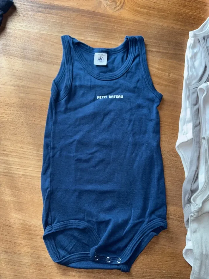 Lot de bodies 2/3 ans petit bateau et H&M - photo numéro 5