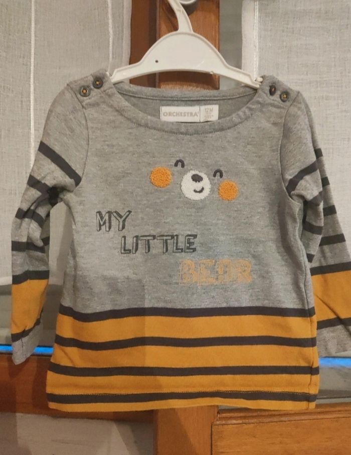 Beau tee-shirt manche longue taille 12 mois