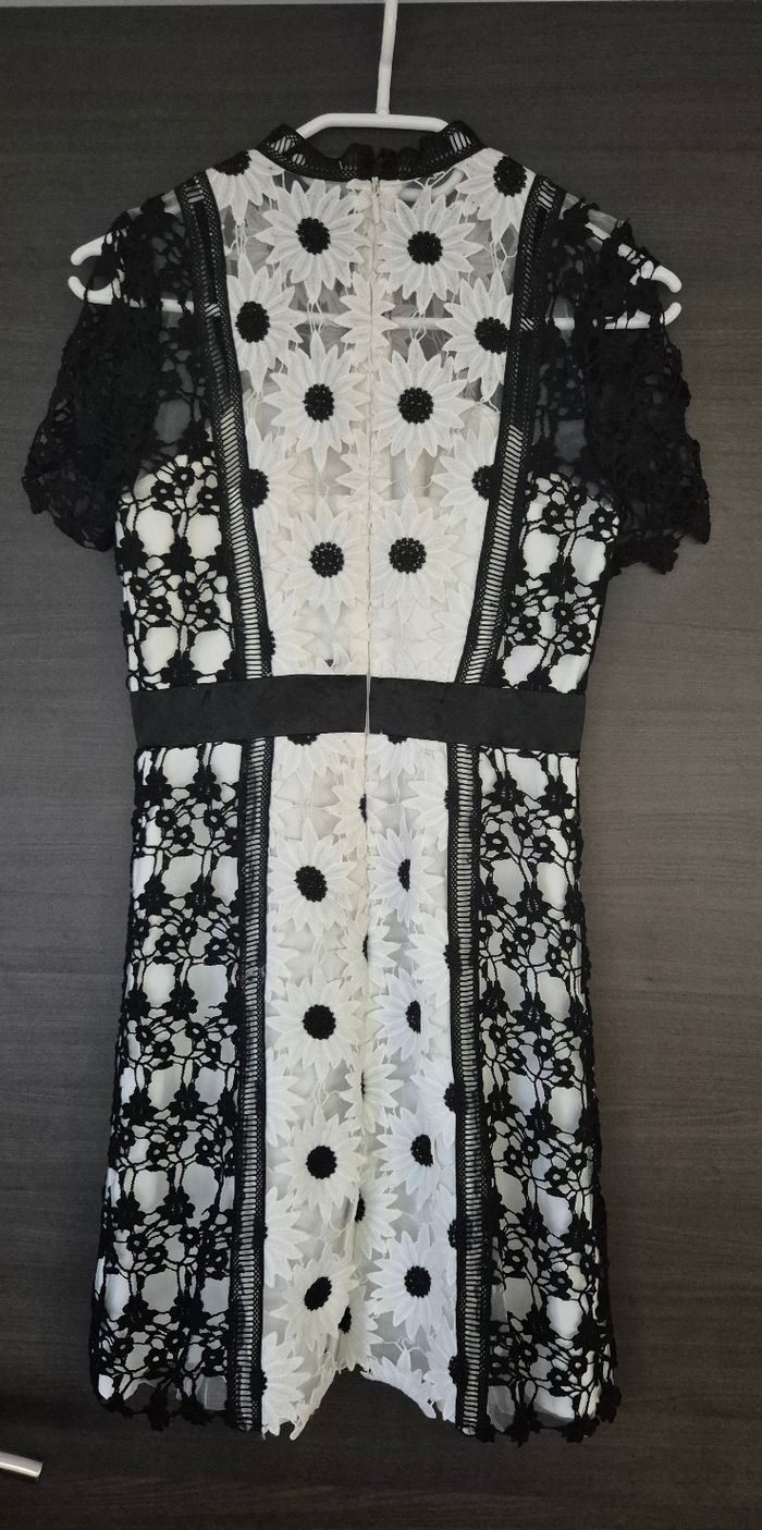 Robe en dentelle Chi Chi London T.XS - photo numéro 6