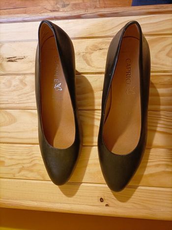 Escarpins en cuir noir Caprice - talon 5,5 cm - pointure 39