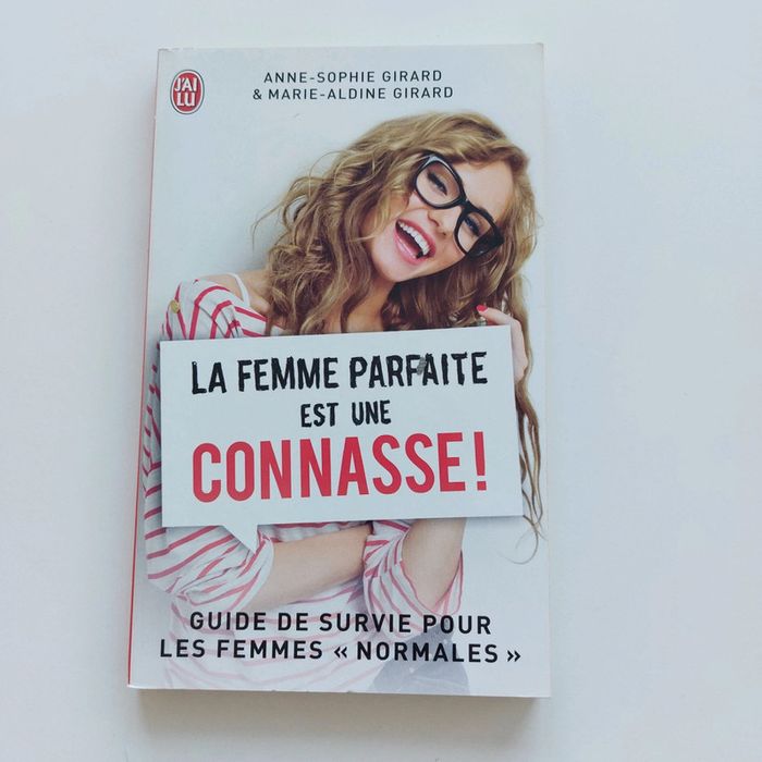 Livre - La femme parfaite est une connasse !: Guide de survie pour les femmes «normales»
