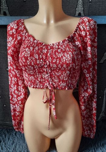 Top rouge à motifs fleurs taille XS