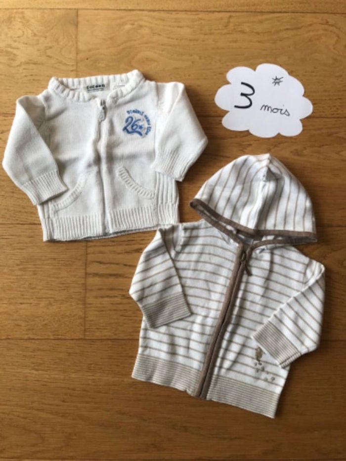Lot de 2 gilets taille 3 mois