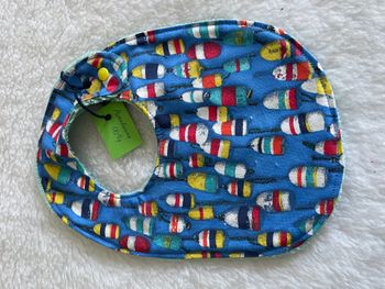 Bavoir aventurine bouchon de pêche