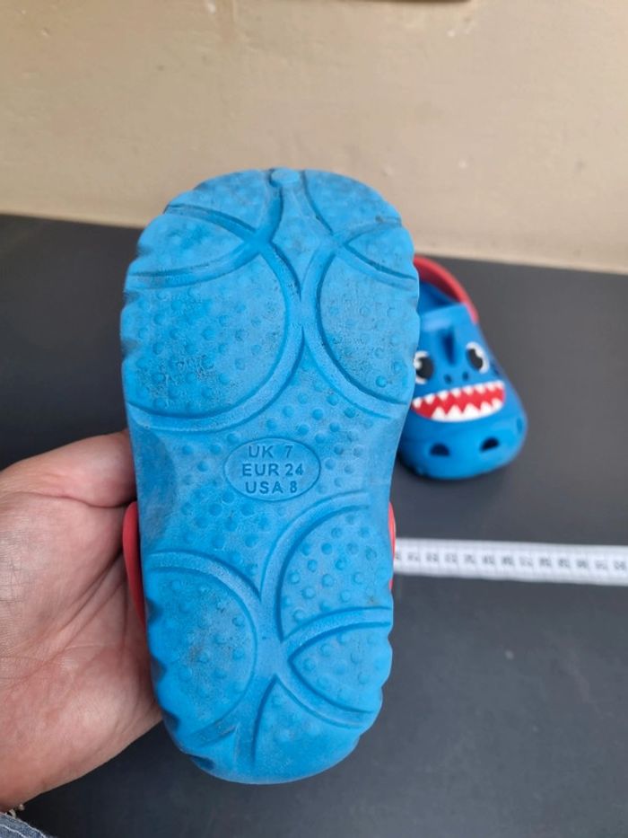 Crocs requins - photo numéro 3